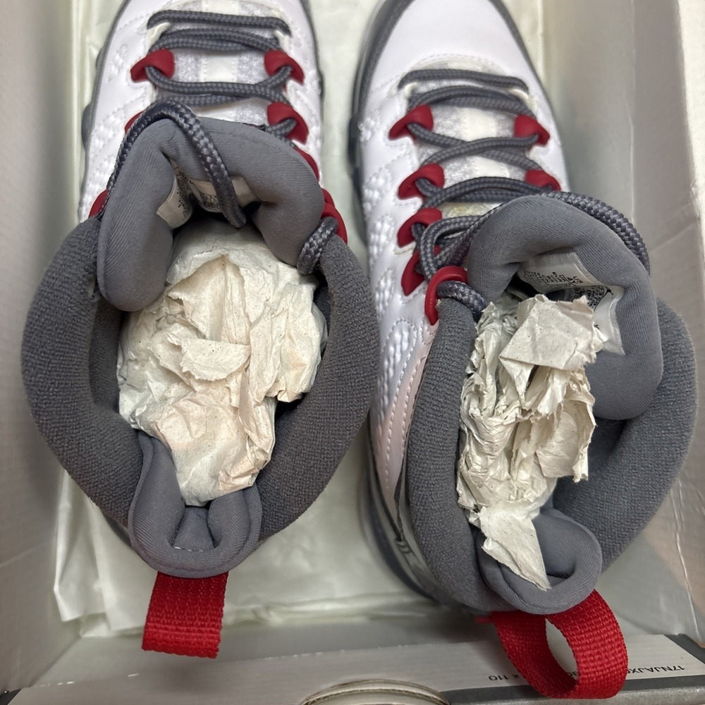 Nike‎ Air Jordan 9 Retro Size 4Y, Fire Red/Cool Grey, 302359-162 - Picture 15 of 16